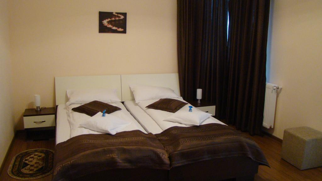 Pensiunea Queen Mary Sînpetru Habitación foto
