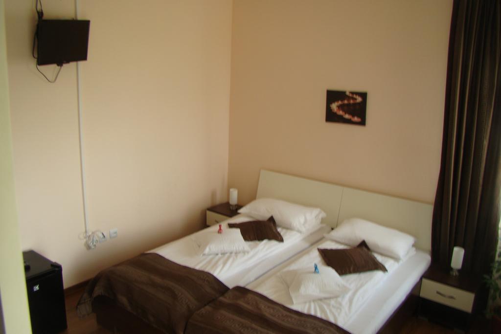 Pensiunea Queen Mary Sînpetru Habitación foto