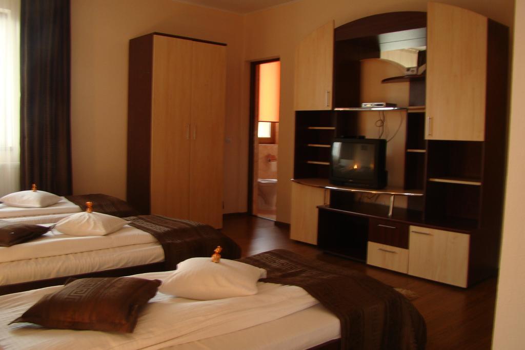 Pensiunea Queen Mary Sînpetru Habitación foto
